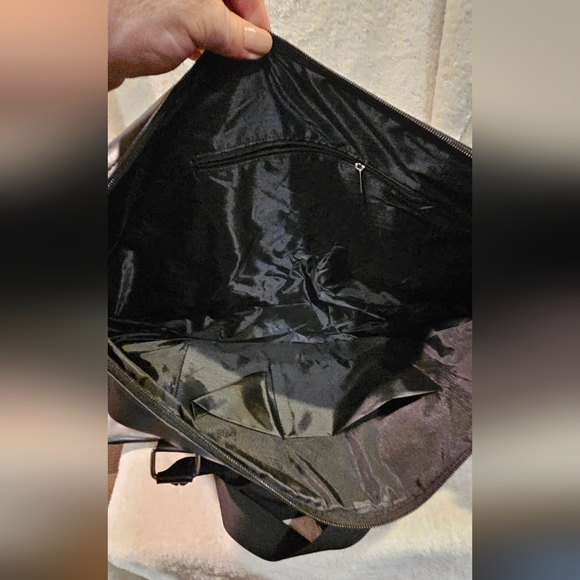 LOULU TRAVEL DUFFLE BAG - Picture 3 of 4